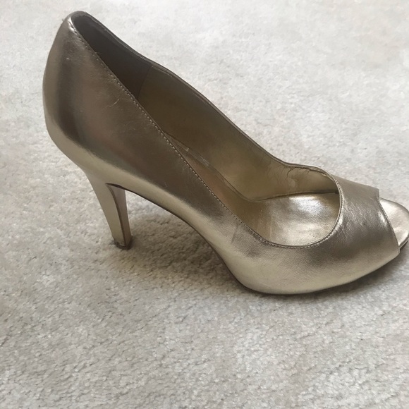 Nine West Gold Open Toes Shoes - Picture 5 of 7